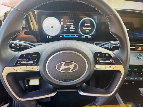 Used 2025 Hyundai Elantra Limited FWD image 13