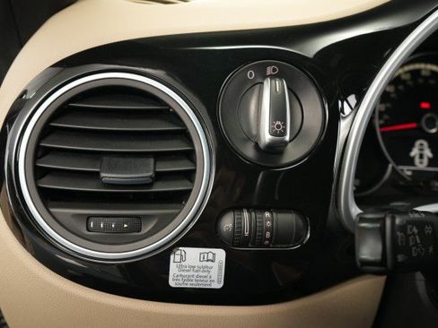 Used 2013 Volkswagen Beetle TDI FWD image 34