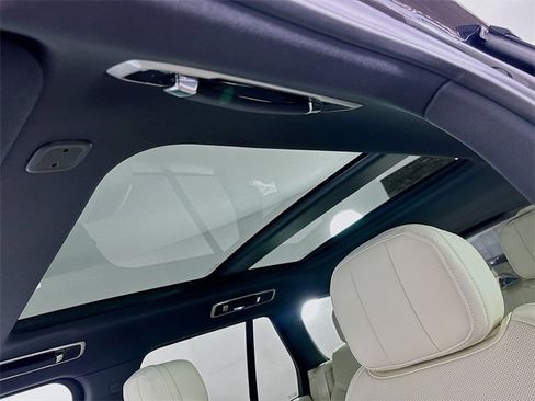 New 2025 Land Rover Range Rover SE image 14
