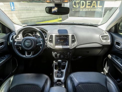 Used 2018 Jeep Compass Latitude w/ Popular Equipment Group FWD image 29