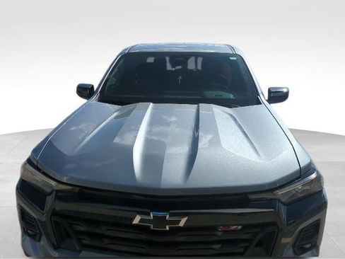 Used 2025 Chevrolet Colorado Z71 w/ Z71 Convenience Package 2 AWD/4WD image 2