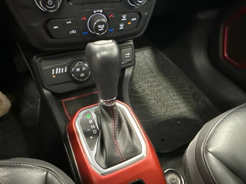 Used 2020 Jeep Renegade Trailhawk w/ Premium Leather Group AWD/4WD image 35