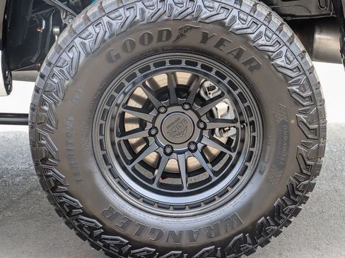 Used 2025 Toyota Tacoma SR5 AWD/4WD image 12