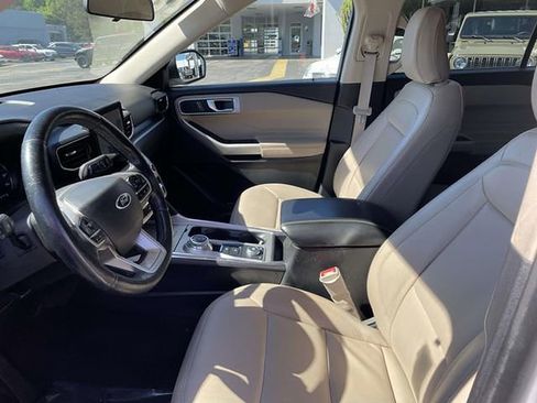 Used 2022 Ford Explorer XLT w/ Equipment Group 202A AWD/4WD image 24