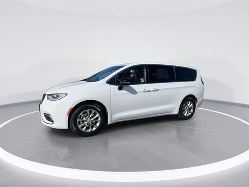 New 2026 Chrysler Pacifica Limited image 4