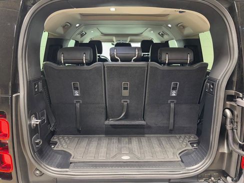 Used 2023 Land Rover Defender 130 SE image 48