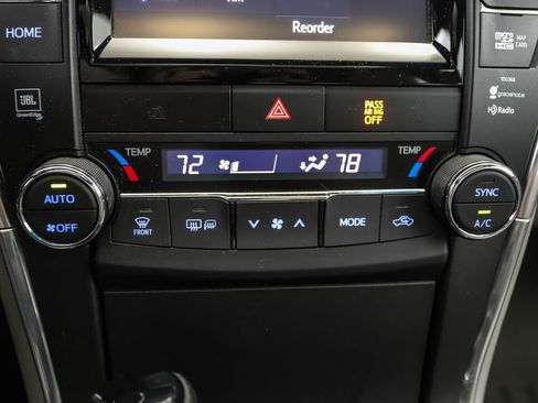 Used 2015 Toyota Camry XLE w/ Moonroof Package FWD image 18
