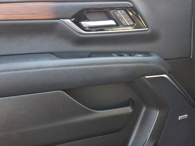 Used 2025 GMC Yukon XL Denali AWD/4WD image 22