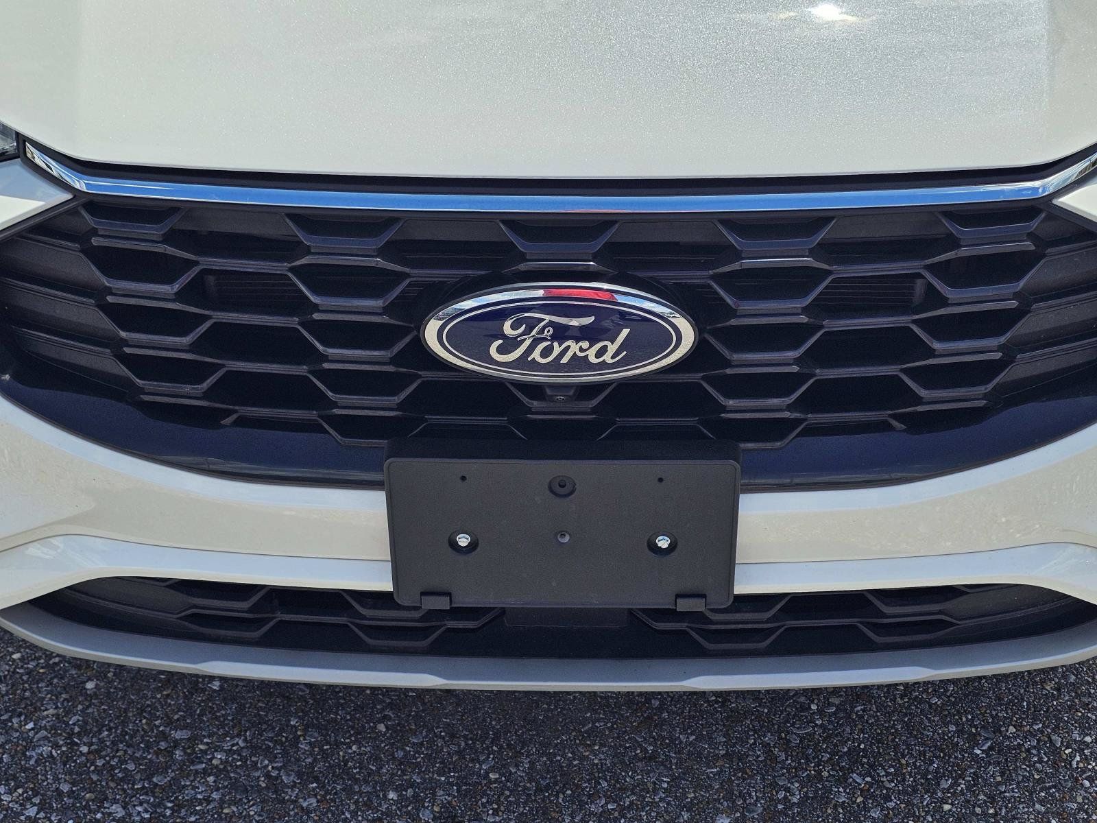 Used 2023 Ford Escape ST-Line Select w/ Tech Pack #2 AWD/4WD image 3