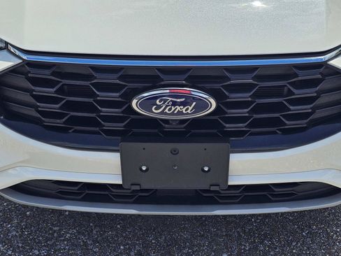 Used 2023 Ford Escape ST-Line Select w/ Tech Pack #2 AWD/4WD image 3