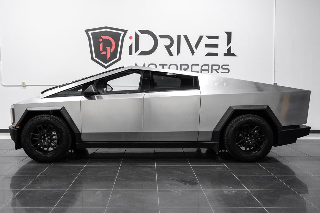 Used 2024 Tesla Cybertruck AWD Crew Cab image 12