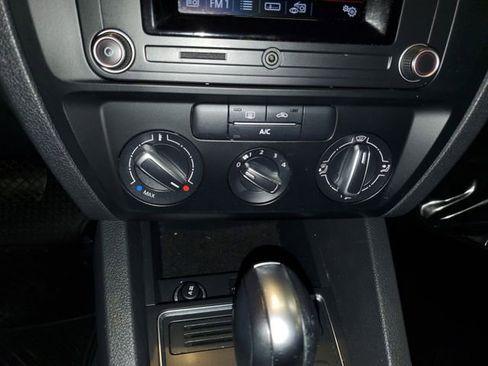 Used 2017 Volkswagen Jetta S image 19