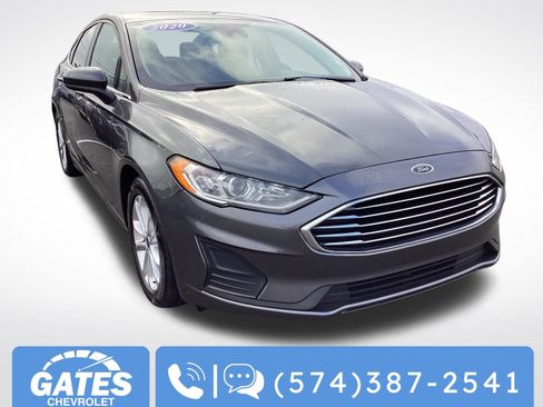Used 2020 Ford Fusion SE image 1