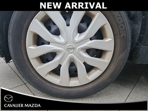 Used 2019 Nissan Rogue S image 25