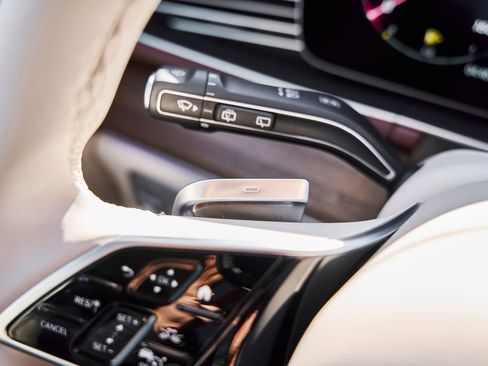 Used 2024 Mercedes-Benz Maybach GLS 600 4MATIC image 60