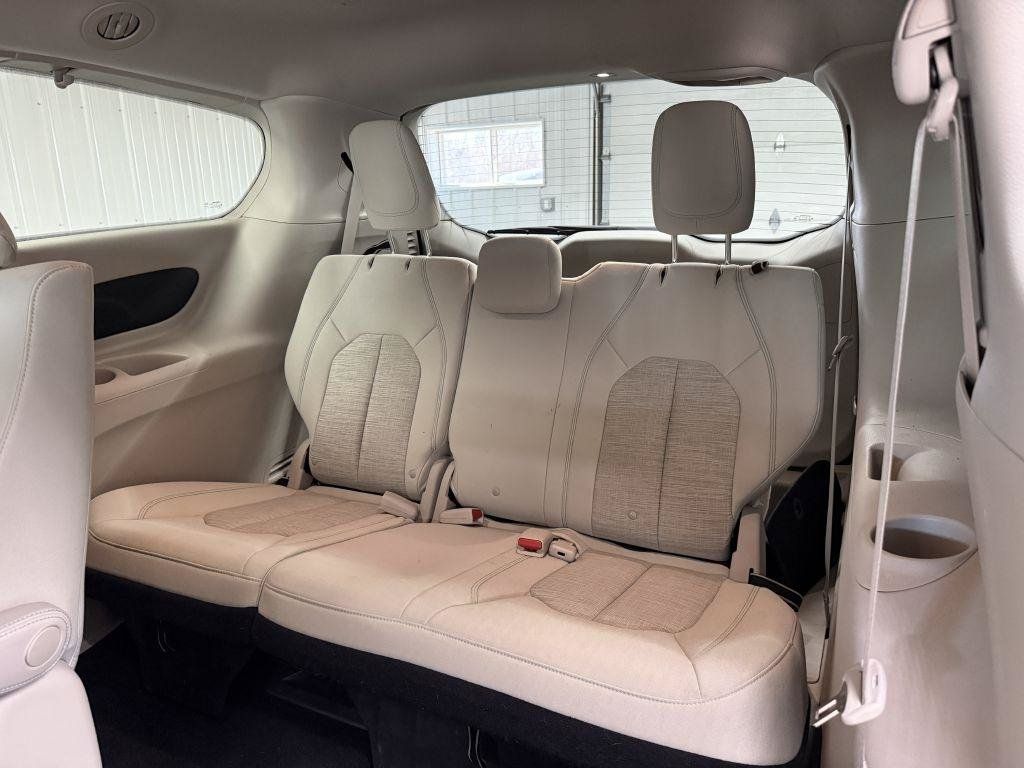 Used 2018 Chrysler Pacifica Touring Plus FWD image 27