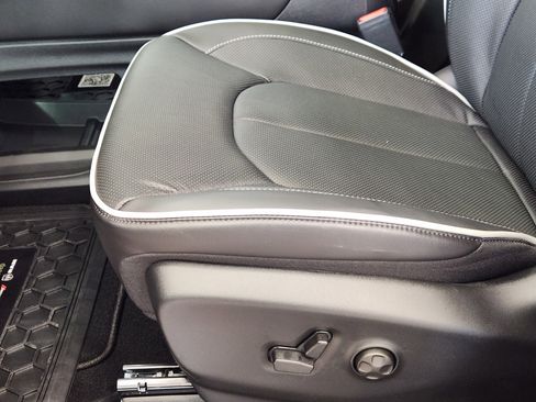 New 2026 Chrysler Pacifica Limited FWD image 18