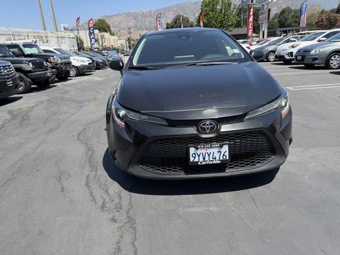 Used 2020 Toyota Corolla LE FWD image 2