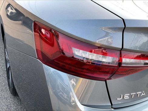 Used 2022 Volkswagen Jetta SE FWD image 29