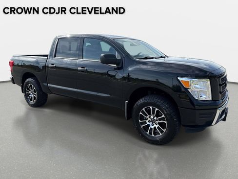 Used 2024 Nissan Titan SV AWD/4WD image 2
