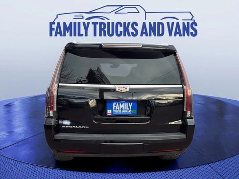 Used 2019 Cadillac Escalade Premium Luxury image 7