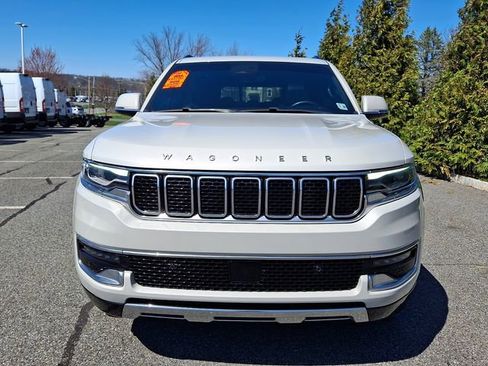 Used 2022 Jeep Wagoneer Series III w/ Premium Group I AWD/4WD image 3