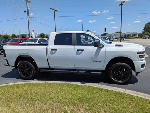 Used 2025 RAM 2500 Big Horn AWD/4WD image 4