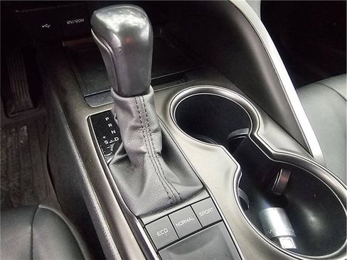 Used 2024 Toyota Camry SE FWD image 18