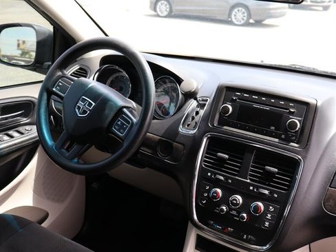 Used 2015 Dodge Grand Caravan SXT FWD image 18