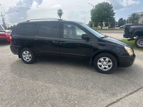 Used 2010 Kia Sedona LX FWD image 3