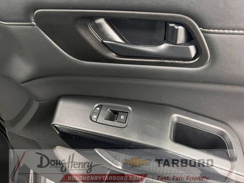 Used 2025 Nissan Pathfinder SV FWD image 39