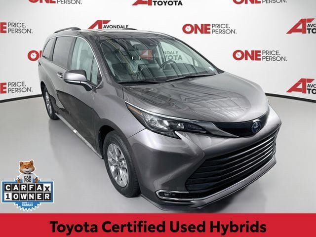Certified 2024 Toyota Sienna XLE FWD image 1