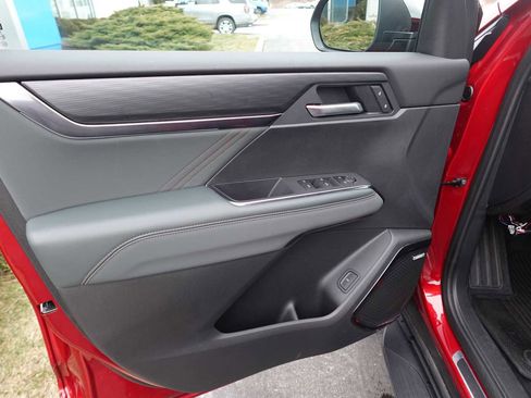 Used 2025 GMC Acadia AT4 w/ Luxury Package image 12