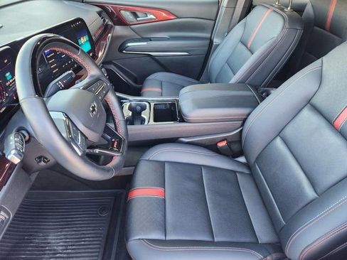 Used 2025 Chevrolet Traverse RS image 4