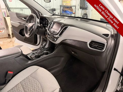 Used 2023 Chevrolet Equinox LT w/ Driver Convenience Package image 32