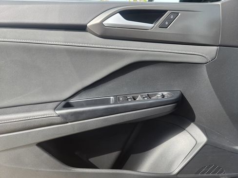 New 2026 Volkswagen Taos SE FWD image 22