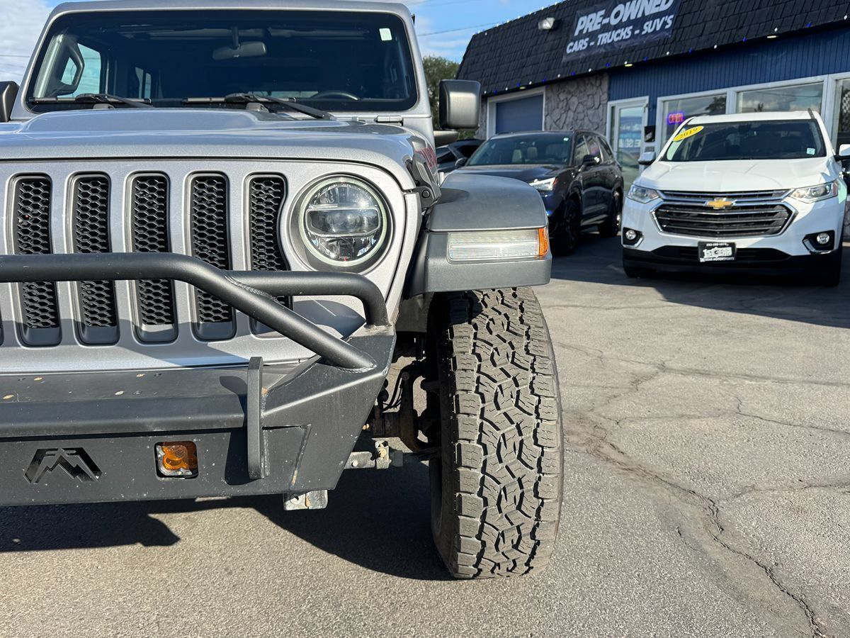 Used 2018 Jeep Wrangler Unlimited Rubicon w/ LED Lighting Group AWD/4WD image 3
