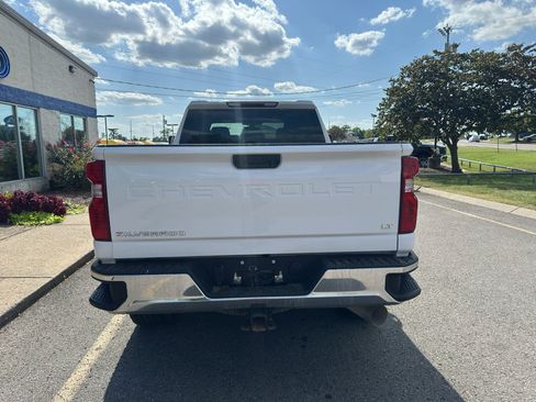 Used 2022 Chevrolet Silverado 2500 LT w/ Convenience Package AWD/4WD image 5