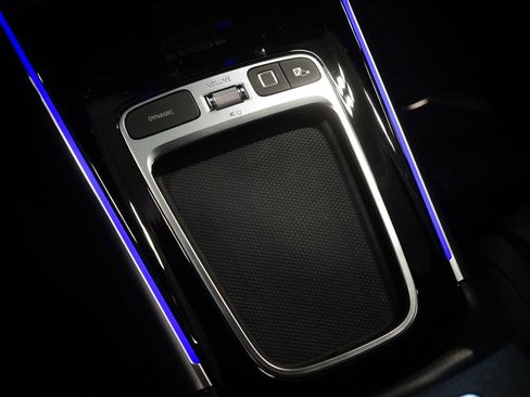 Used 2025 Mercedes-Benz GLA 250 4MATIC image 27