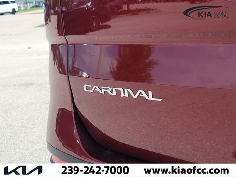 Used 2024 Kia Carnival LX FWD image 10