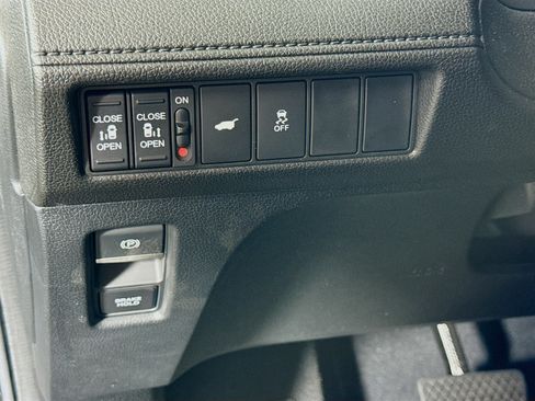 Used 2025 Honda Odyssey EX-L image 10