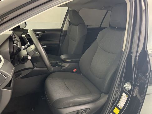 Used 2021 Toyota RAV4 XLE FWD image 19