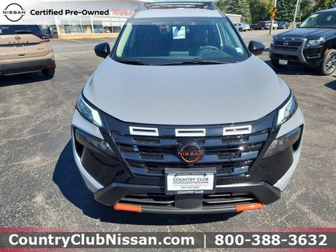 Used 2026 Nissan Rogue SV AWD/4WD image 3