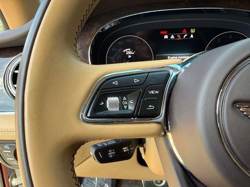 Used 2022 Bentley Bentayga image 56