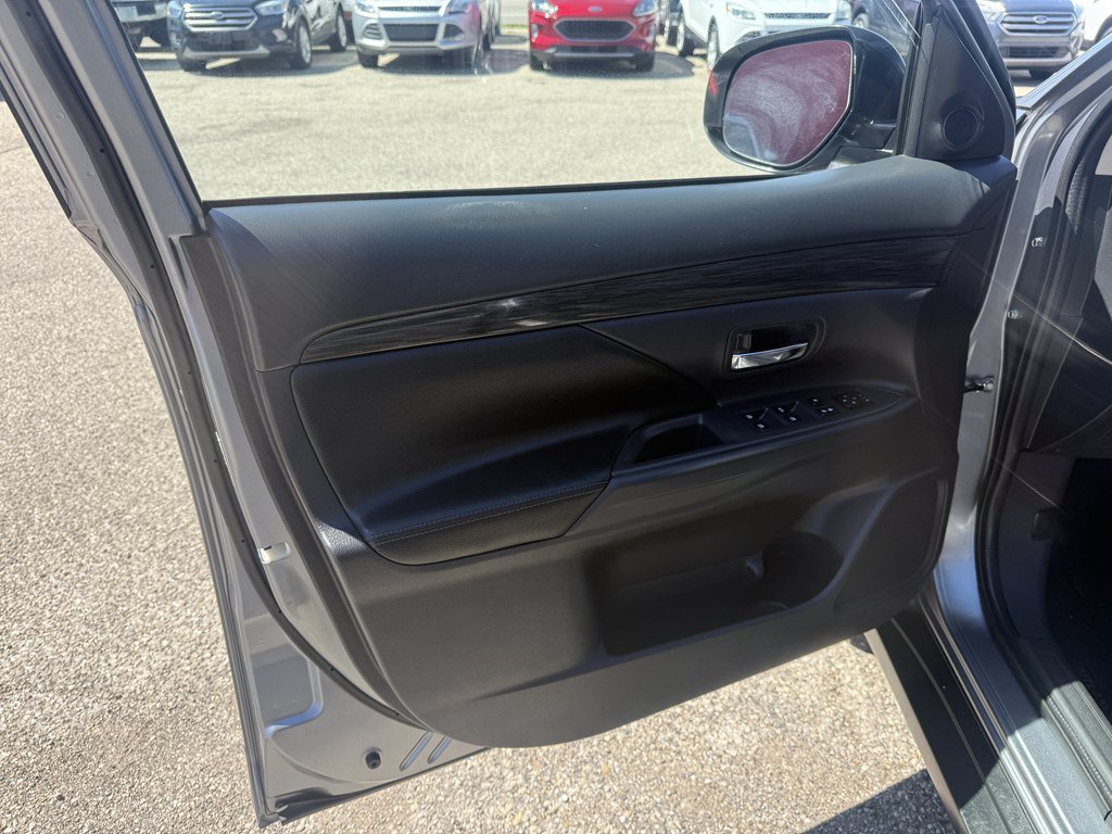 Used 2016 Mitsubishi Outlander SE AWD/4WD image 11