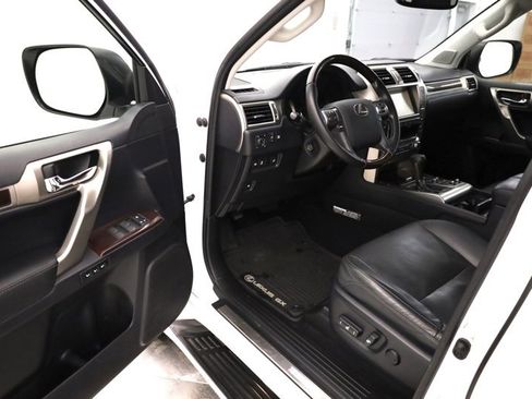 Used 2019 Lexus GX 460 Luxury w/ Sport Design Package image 9