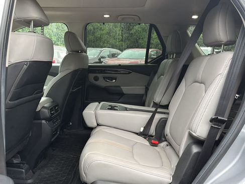 Used 2025 Honda Pilot Touring image 15
