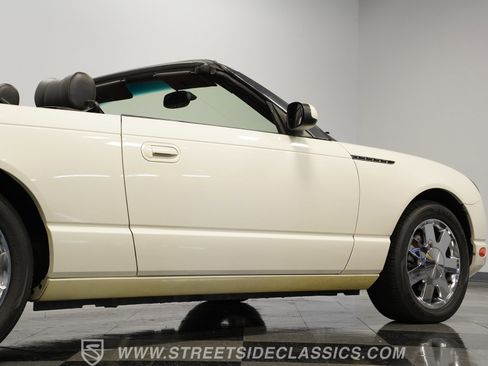 Used 2002 Ford Thunderbird image 28