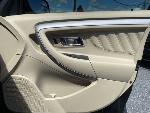 Used 2016 Ford Taurus SE FWD image 18
