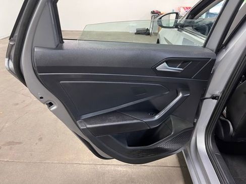Used 2024 Volkswagen Jetta SE FWD image 19